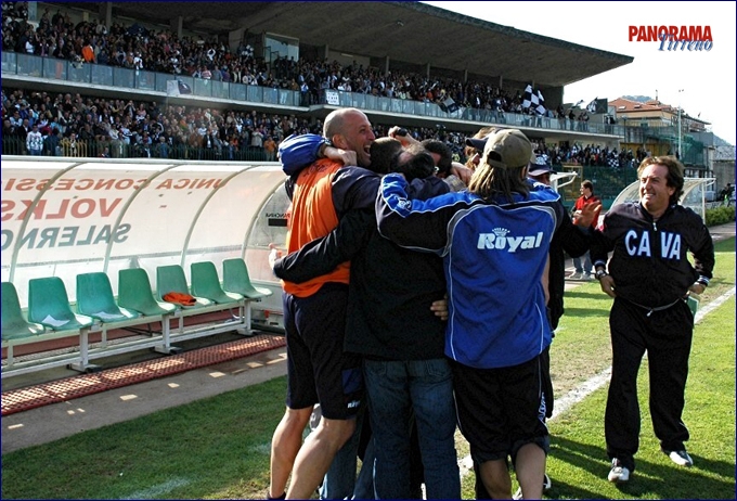 FESTEGGIAMENTI SOTTO TRIBUNA.jpg