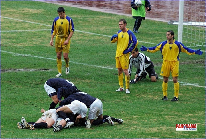 GOAL DI SCHETTER SOTTO GLI OCCHI STUPEFATTI.jpg