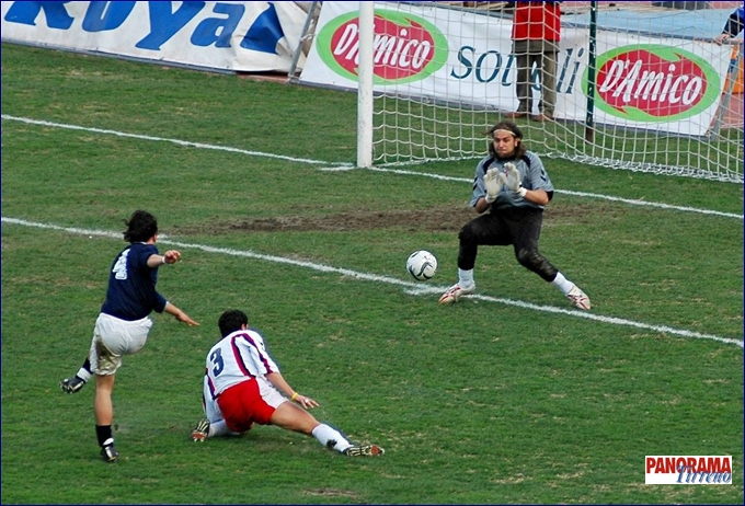 IL PORTIERE DICE NO A ALFANO.jpg