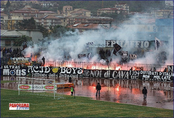 TIFO SOTTO LA PIOGGIA.jpg