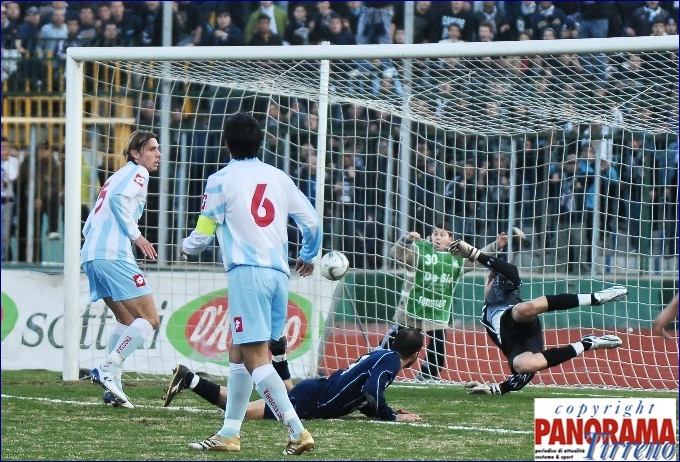 il goal annullato a Peppe Aquino.jpg